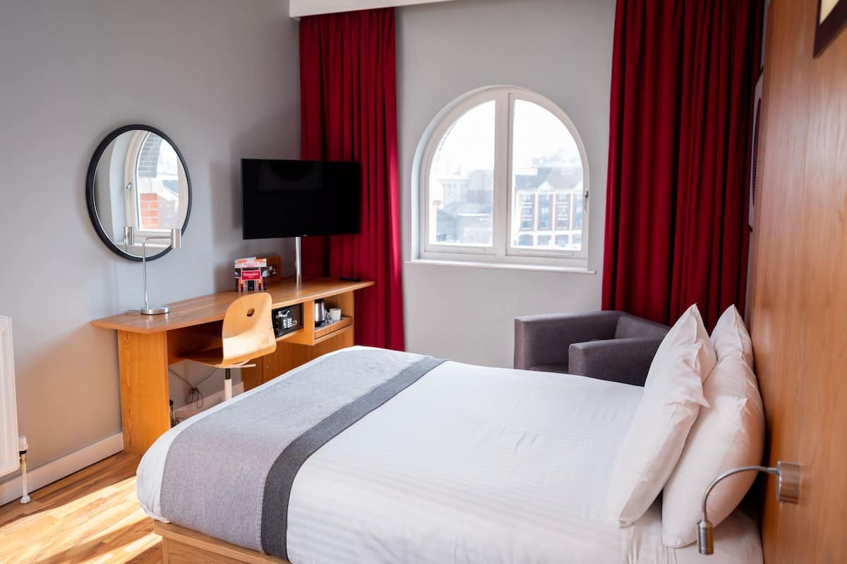 Standard Room, 2 Double Beds | Premium bedding, in-room safe, desk, laptop workspace