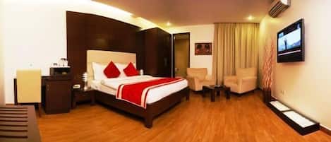 Minibar, in-room safe, individually furnished, desk