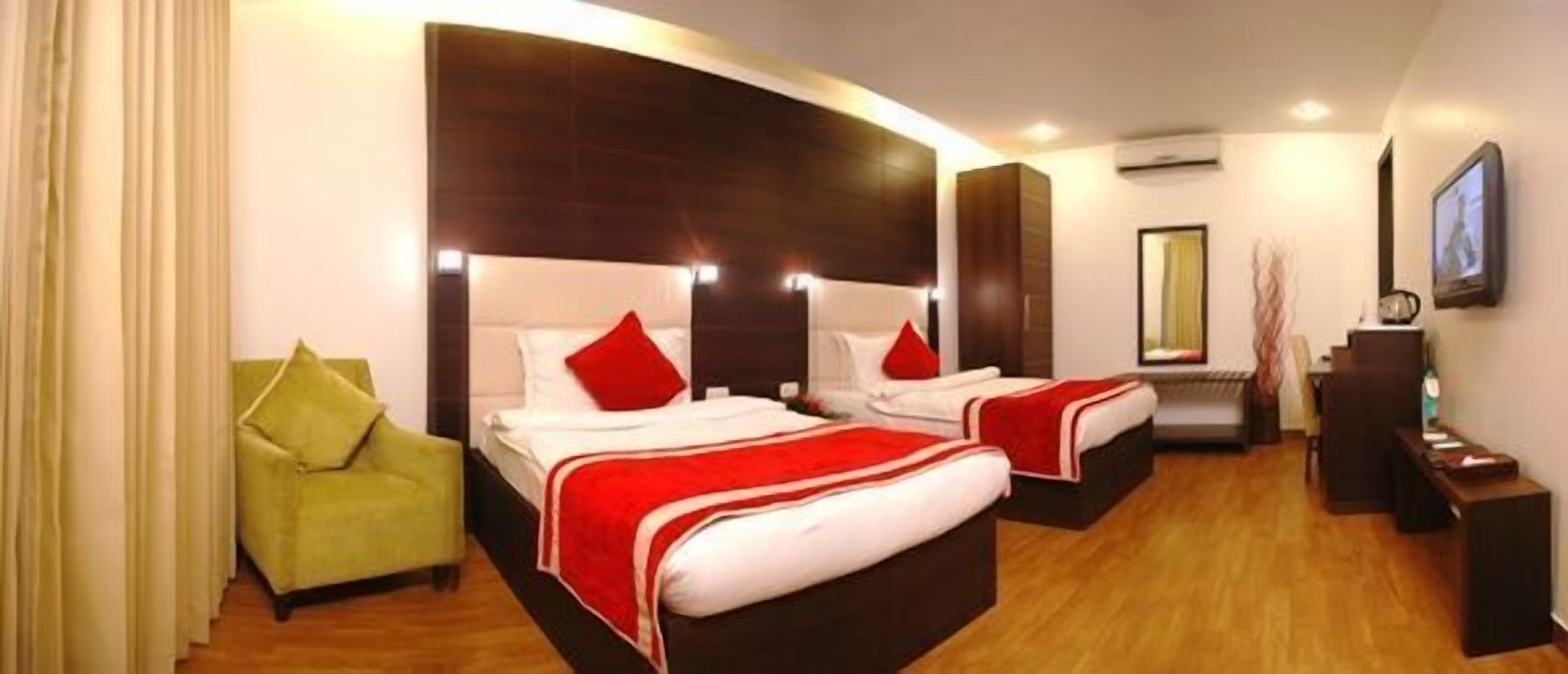 Minibar, caja de seguridad en la habitación y muebles diferentes 