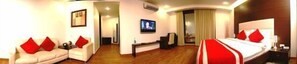 Platinum Room | Minibar, in-room safe, desk, blackout drapes - La Suite (New Delhi)