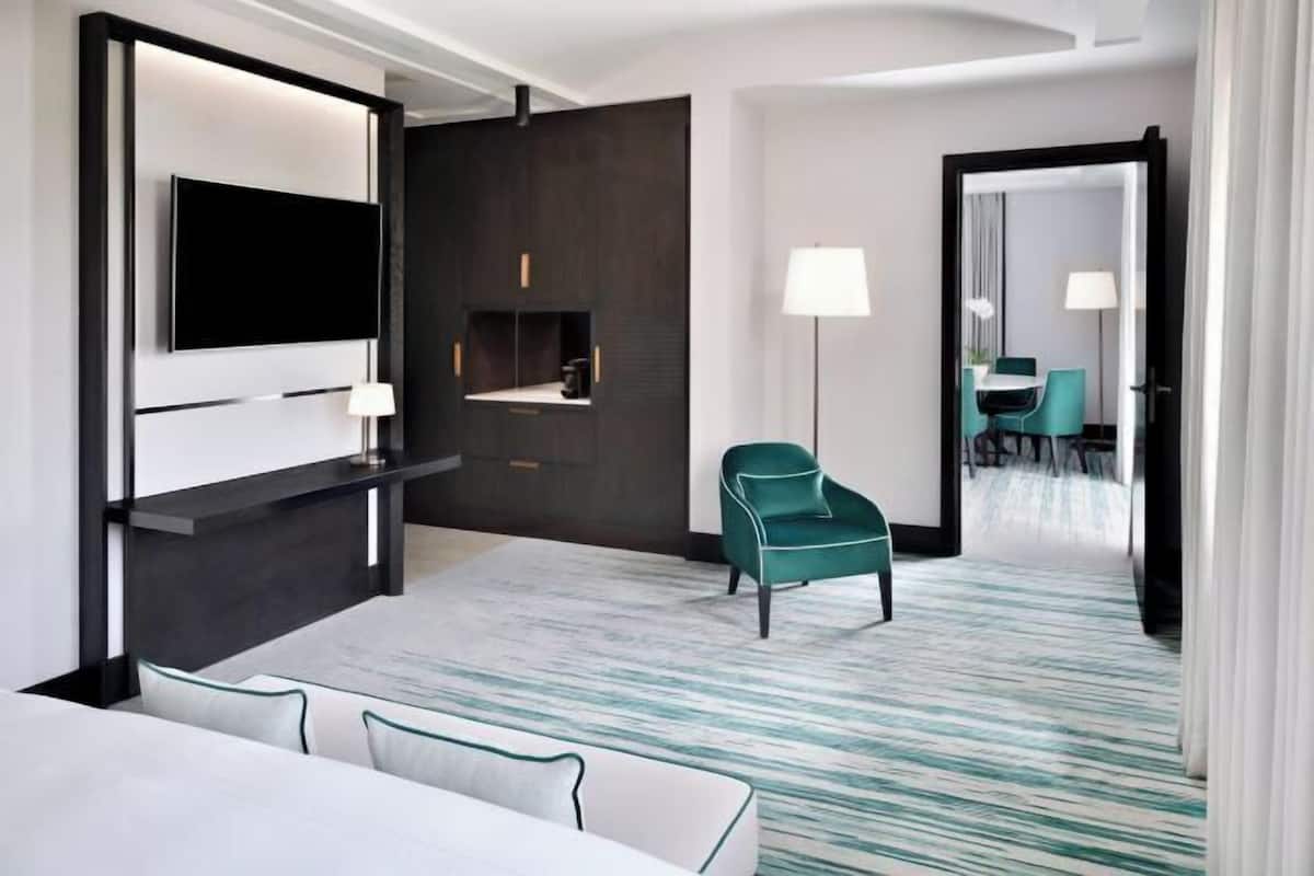 1 bedroom, premium bedding, minibar, in-room safe