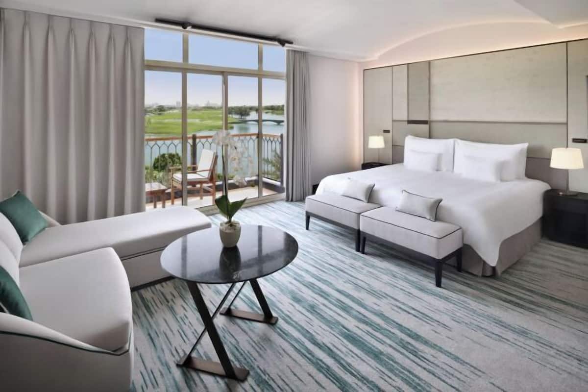1 bedroom, premium bedding, minibar, in-room safe