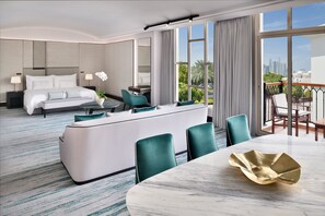 Suite junior | Ropa de cama de alta calidad y minibar 