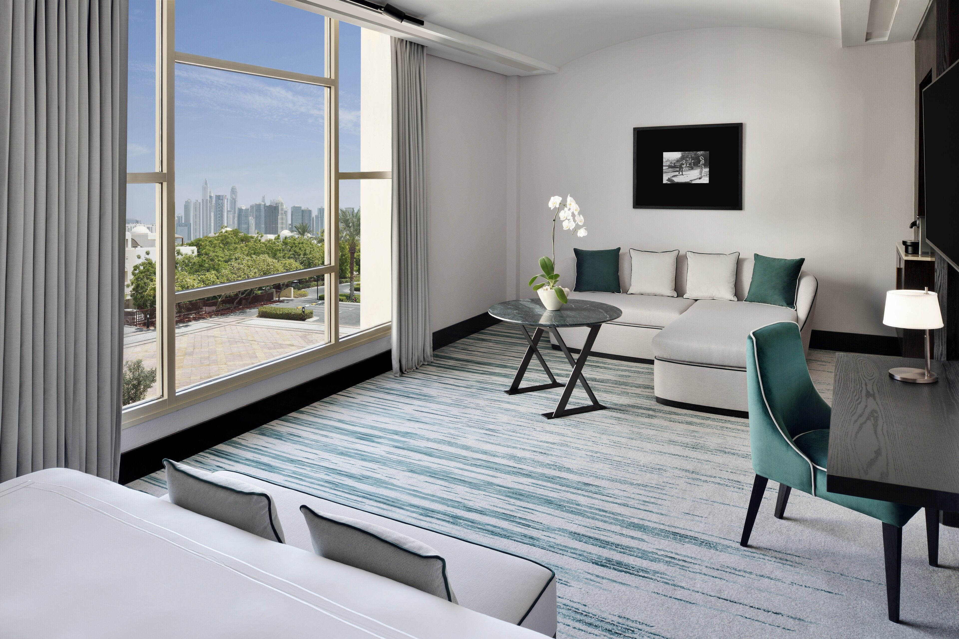 Deluxe Courtyard View | Biancheria da letto di alta qualità, minibar, una cassaforte in camera