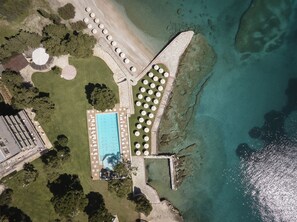 Garden view - Kalamaki Beach Resort (Corinth)