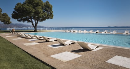 Kalamaki Beach Resort