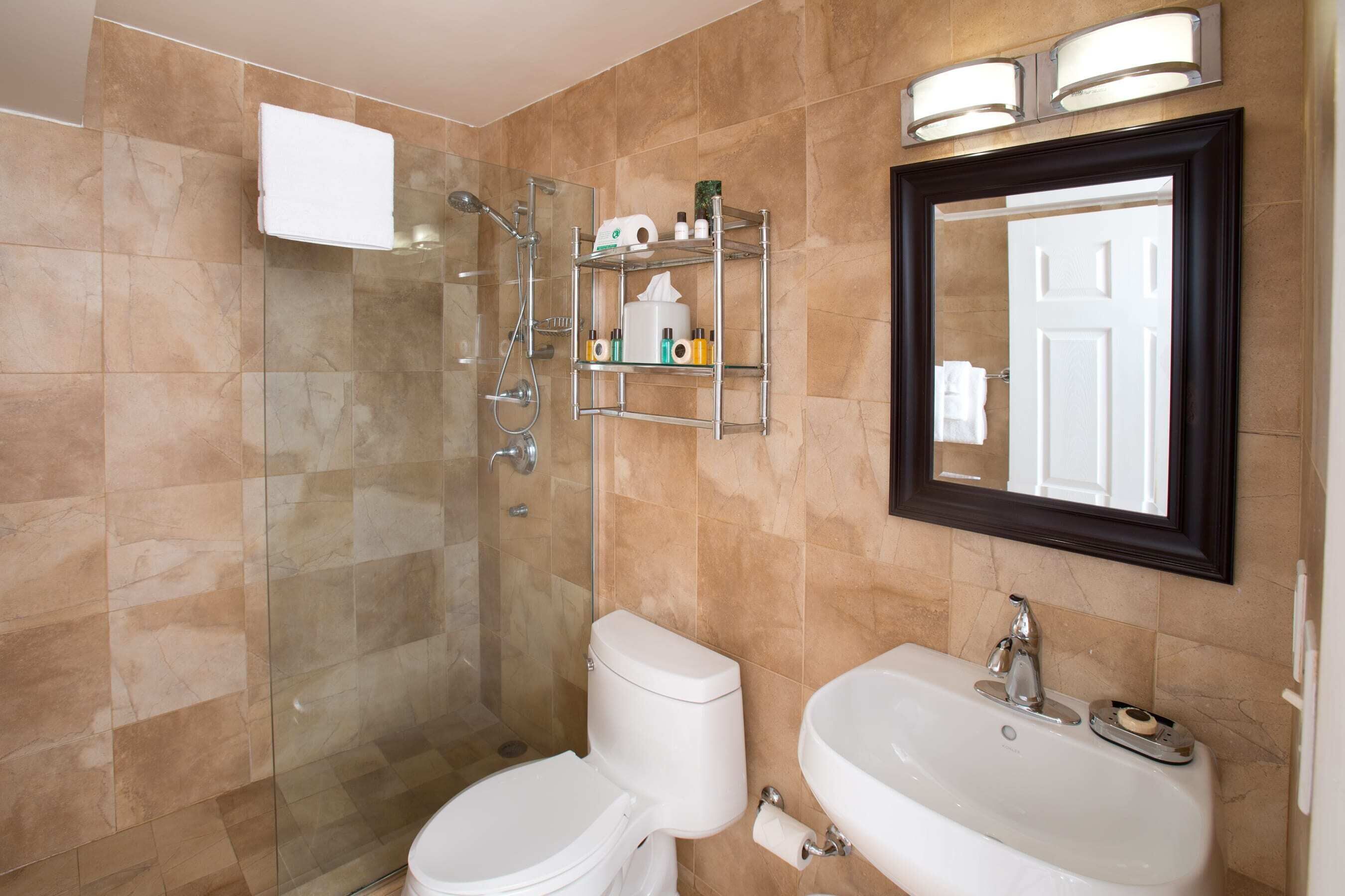 standard penthouse, men only | bathroom | shower, hair dryer, dressing gowns, towels