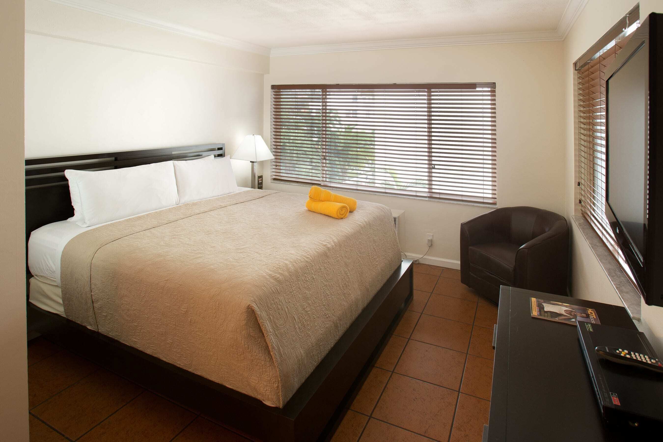 premium suite, men only | in-room safe, desk, soundproofing, iron/ironing board