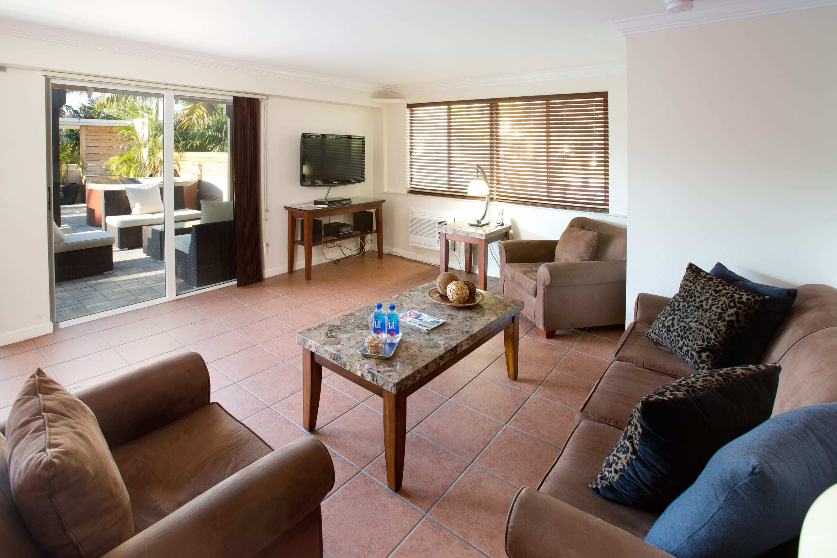 premium penthouse, men only | living area | flat-screen tv