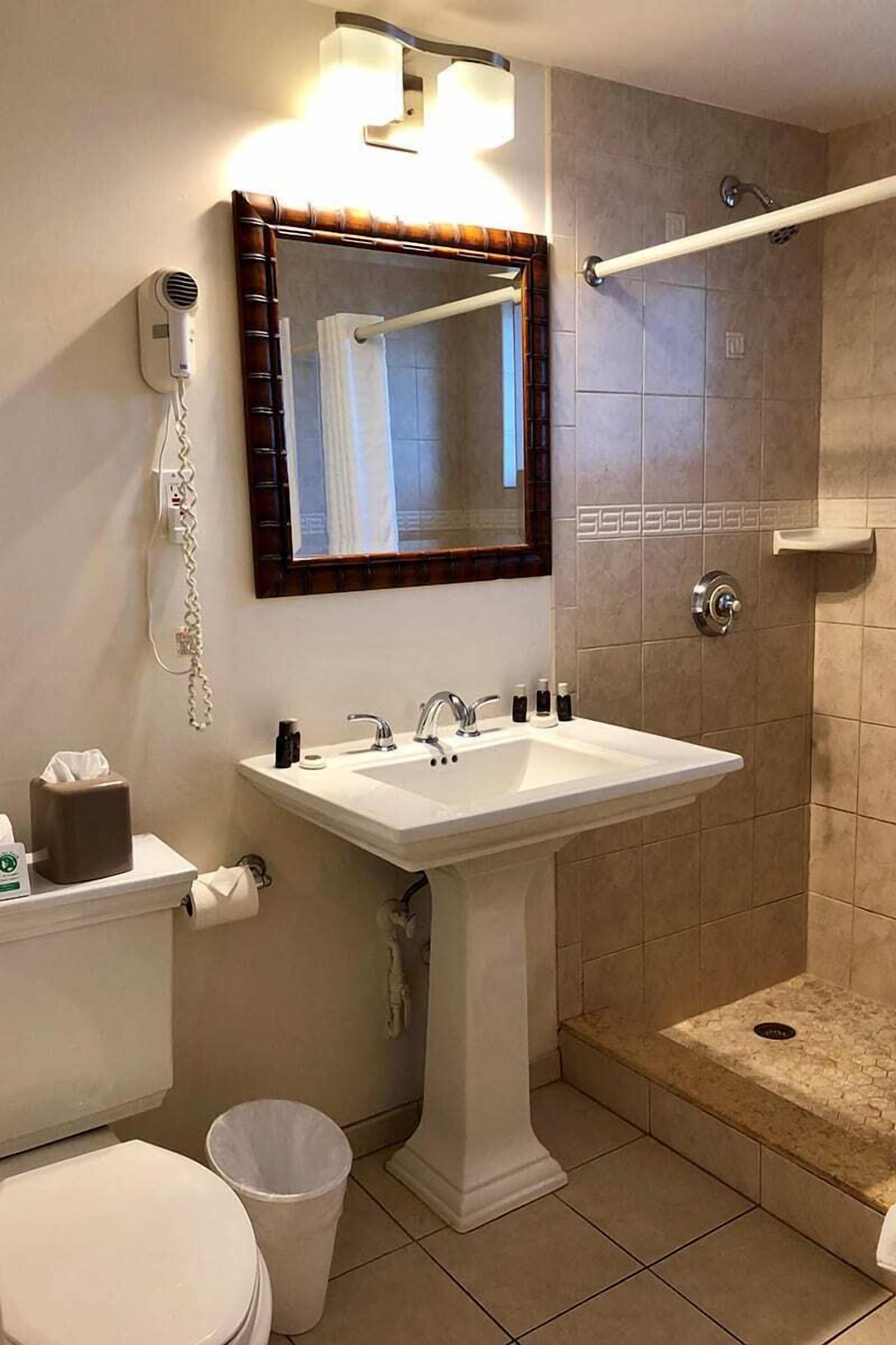 standard single room, men only | bathroom | shower, hair dryer, dressing gowns, towels