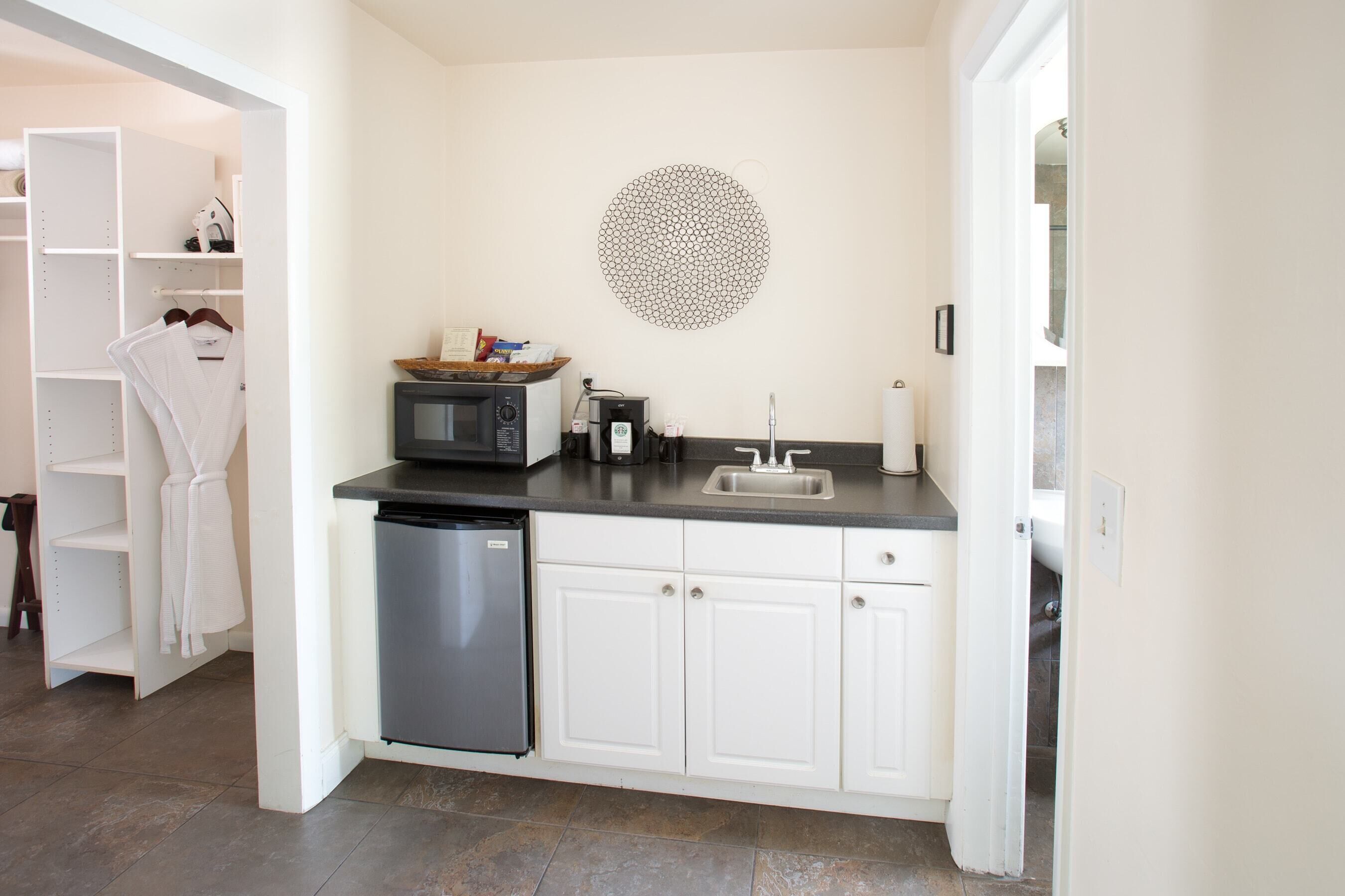 standard single room, men only | in-room safe, desk, soundproofing, iron/ironing board