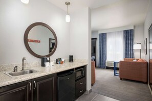 Premium bedding, laptop workspace, blackout curtains, iron/ironing board - Hampton Inn & Suites Phoenix North/Happy Valley (Phoenix)