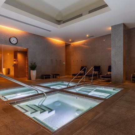 Couples treatment rooms, sauna, hot tub, steam room, body treatments