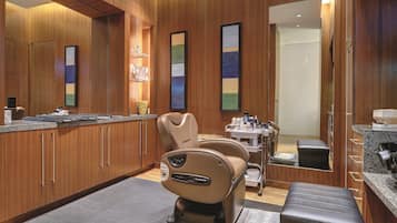 Couples treatment rooms, sauna, hot tub, steam room, body treatments