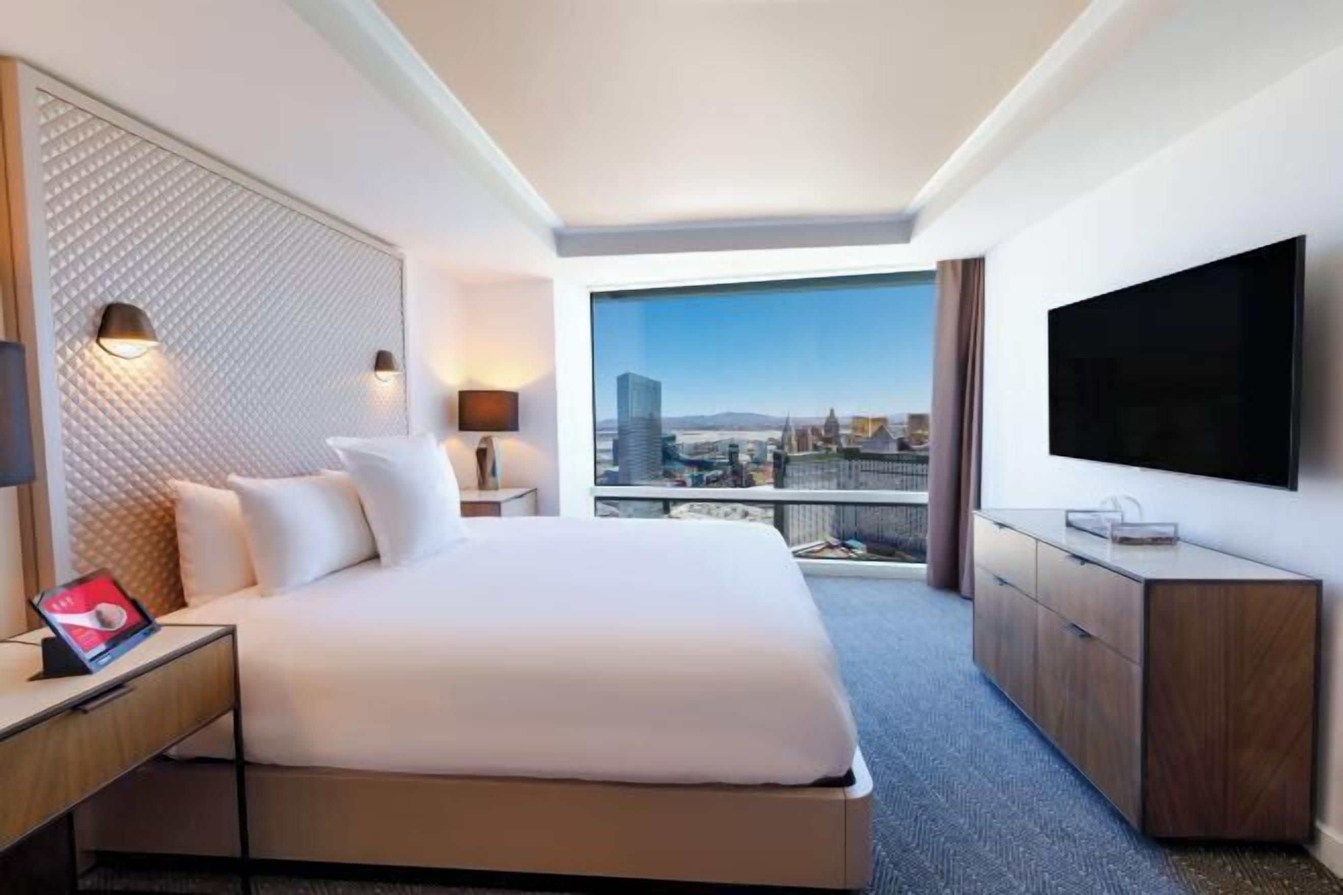 1 bedroom, premium bedding, minibar, in-room safe