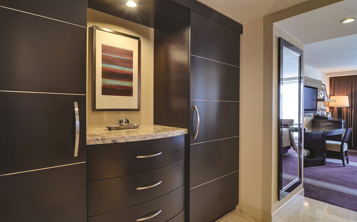 1 bedroom, premium bedding, minibar, in-room safe