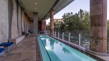 Couples treatment rooms, sauna, hot tub, steam room, body treatments