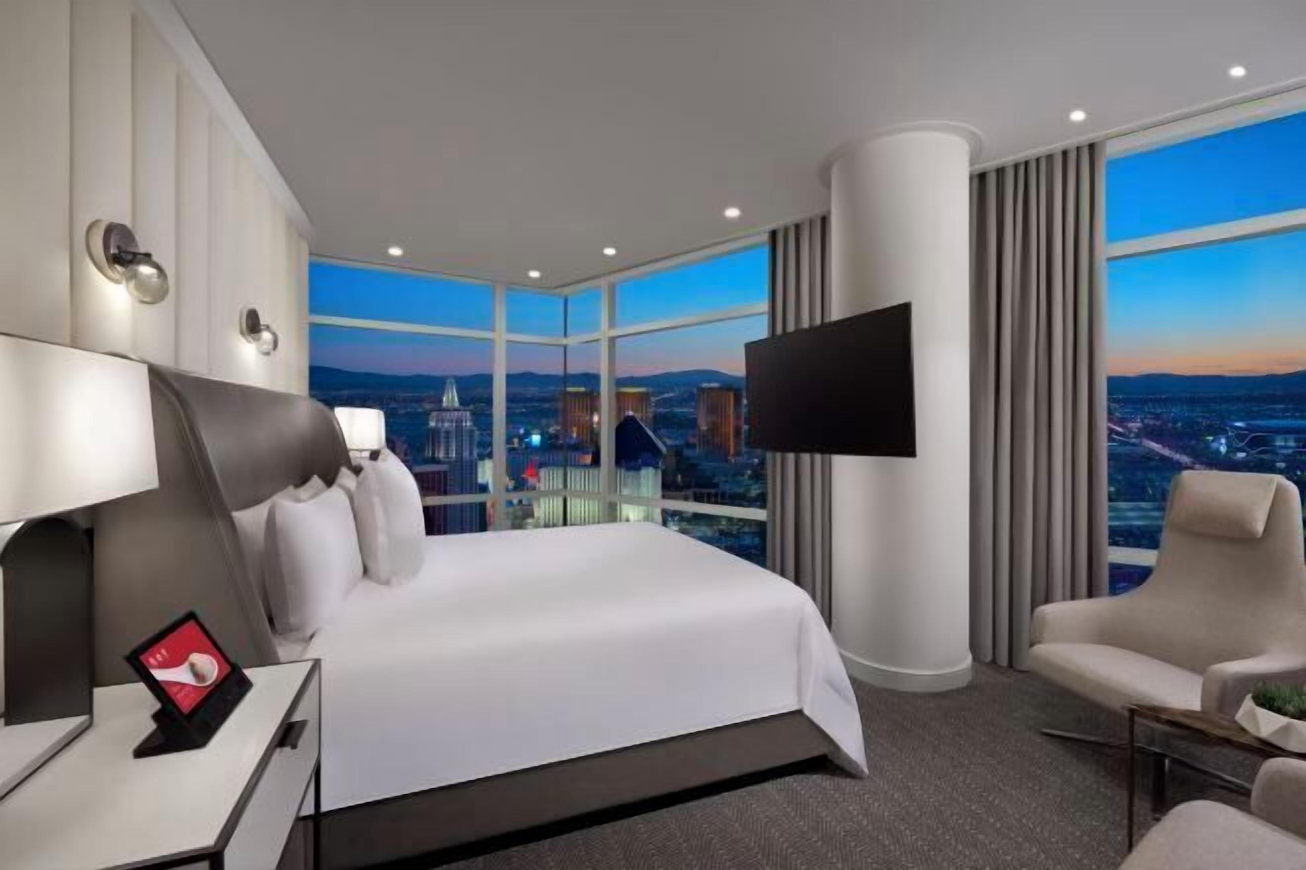 1 bedroom, premium bedding, minibar, in-room safe