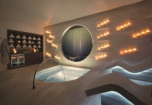 Salas de tratamientos para parejas, sauna, bañera de hidromasaje 