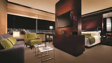 Suite (Parlor)