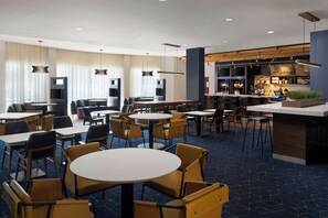 Lobby lounge - Courtyard by Marriott Atlanta Buford Mall of Georgia (Buford)