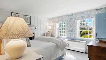 No. 4 Queen | Premium bedding, individually decorated, individually furnished