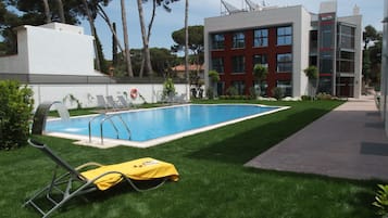 Outdoor pool, open 9:00 AM to 9:00 PM, pool loungers