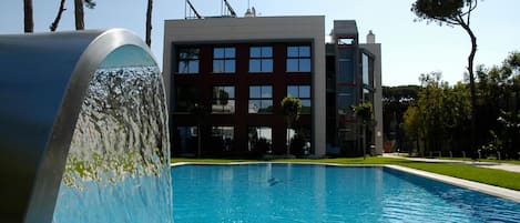 Outdoor pool, open 9:00 AM to 9:00 PM, sun loungers