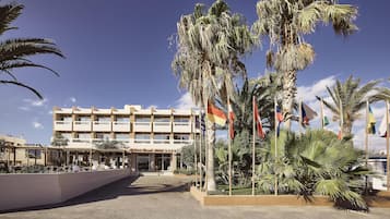 Vista frontal de la propiedad