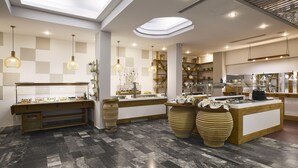 Un moderno vestíbulo de hotel con piso a cuadros, mostrador de recepción de madera e iluminación colgante.