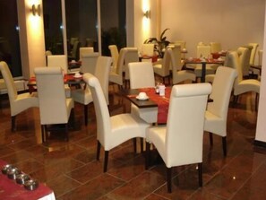 Breakfast, lunch and dinner served