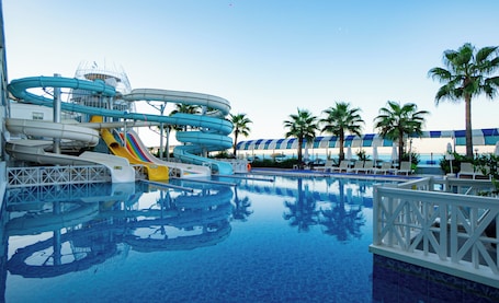 Toboggan aquatique. Orange County Alanya