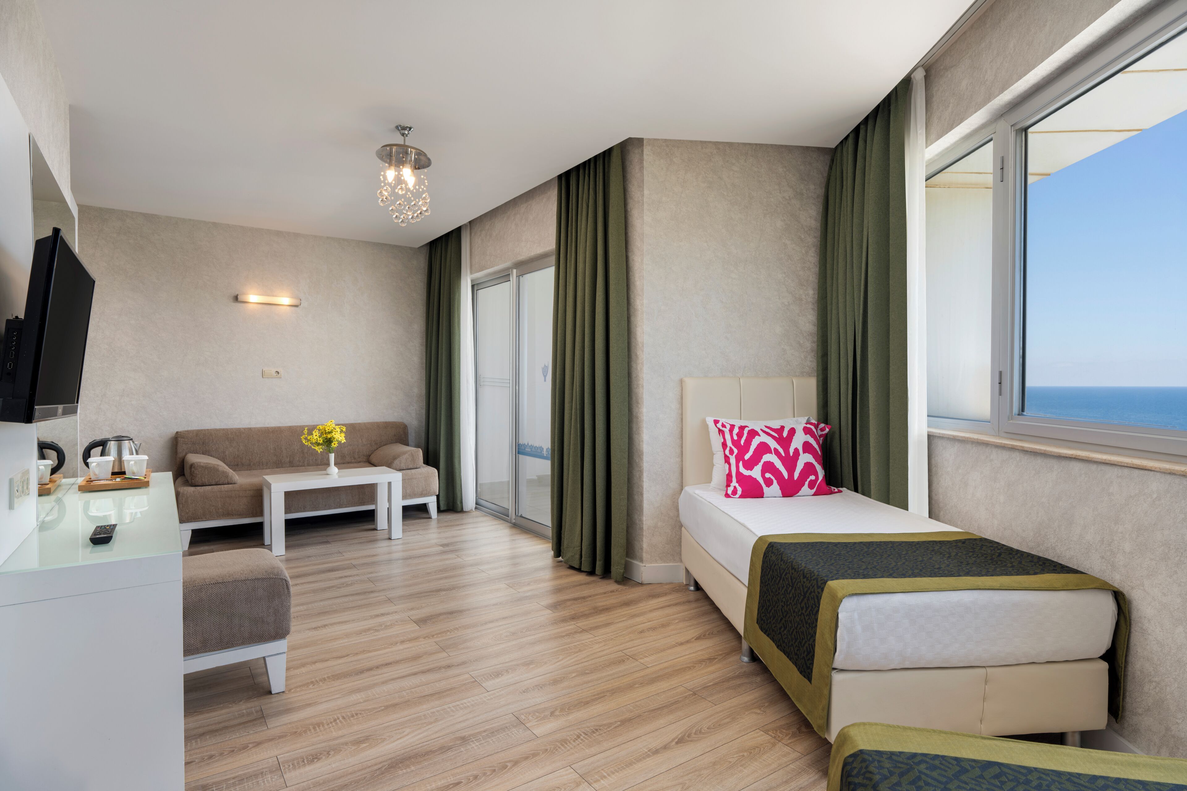Orange Family Room - 2 Bedroom | Allergiatestatut vuodevaatteet, ilmaiset minibaarituotteet