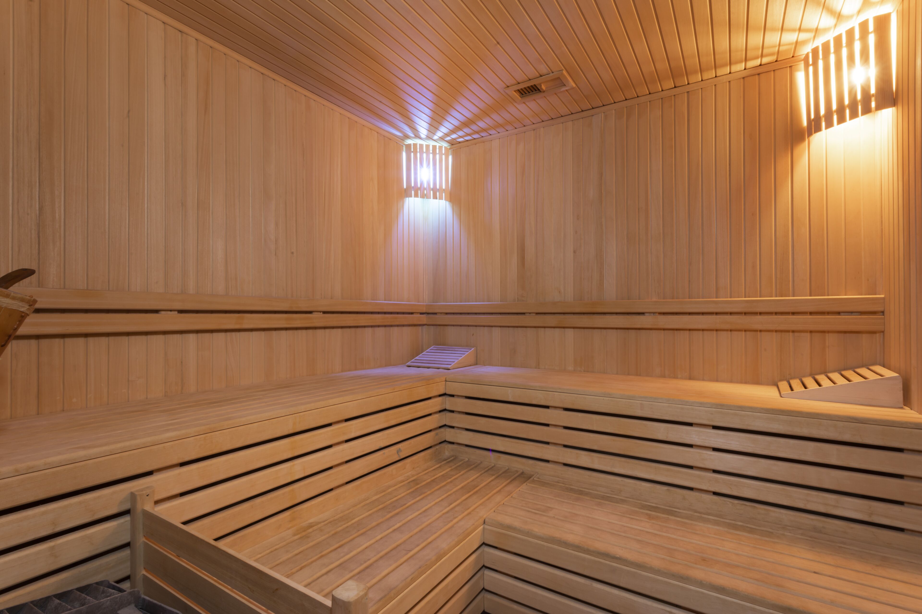 Parihoitohuone(ita), turkkilainen sauna, vartalohoitoja, vartalokääreitä