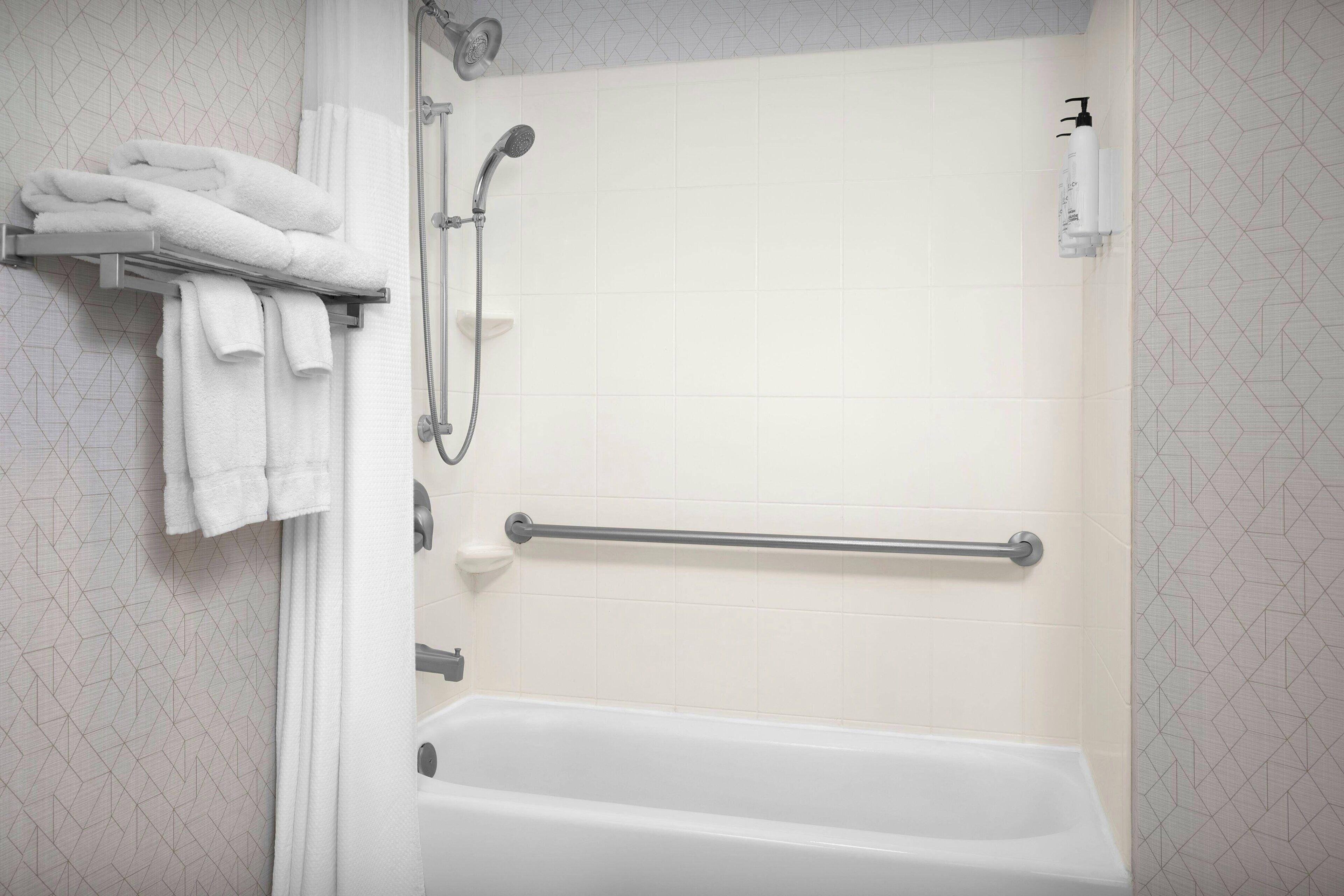 combined shower/bathtub, free toiletries, hair dryer, towels