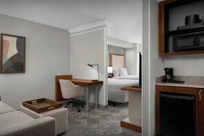 Premium bedding, desk, laptop workspace, iron/ironing board - SpringHill Suites by Marriott Lynchburg Airport/University Area (Lynchburg)