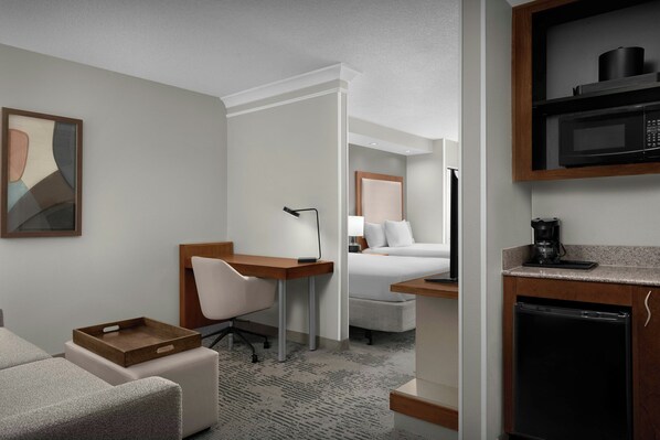 Ropa de cama de alta calidad y escritorio