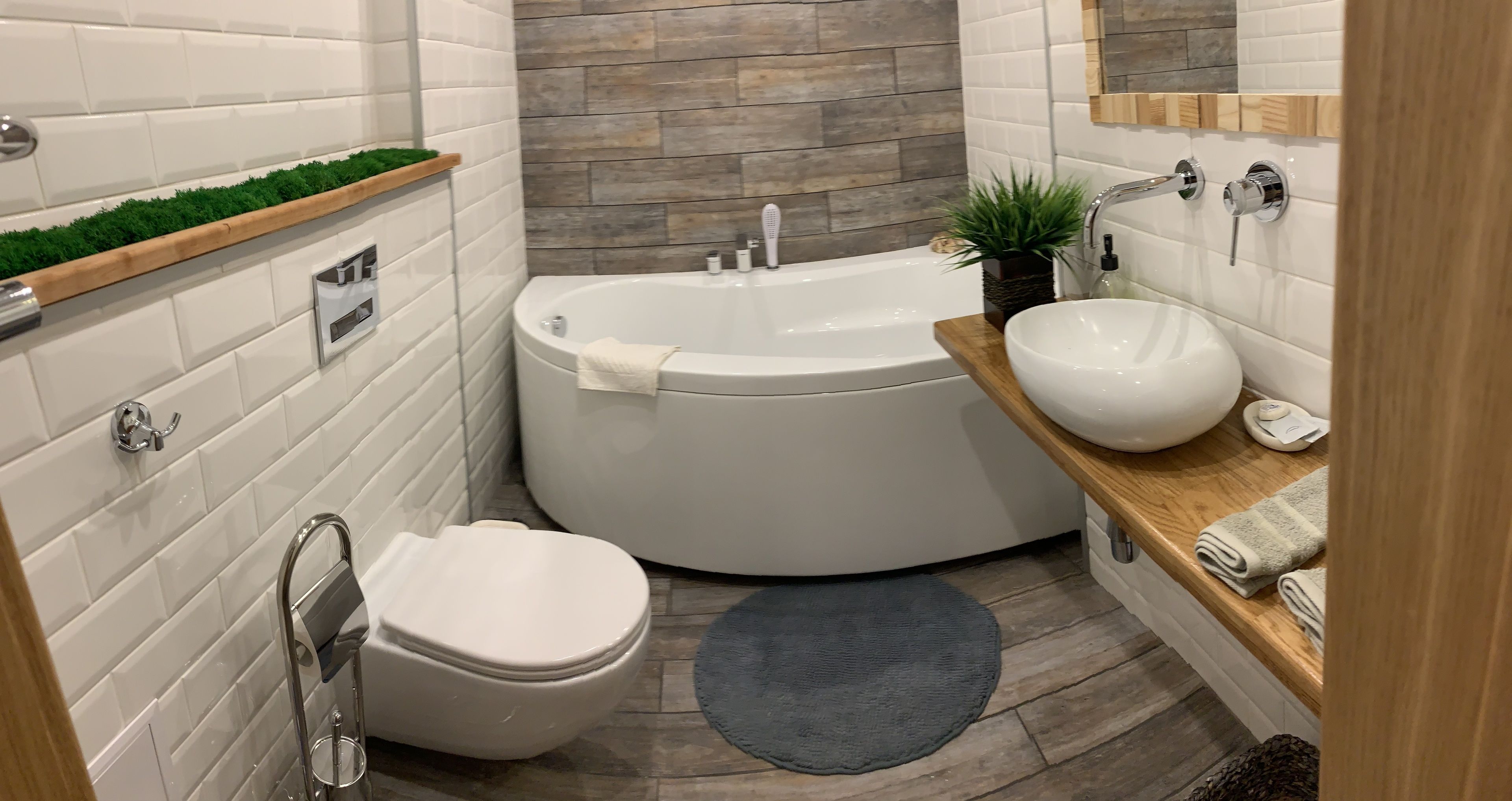 Studio Suite (1a Sholudenko street) | Bathroom | Hair dryer, towels