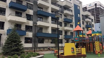 Suíte estúdio (1a Sholudenko street) | Ferros/tábuas de passar roupa, Wi-Fi de cortesia