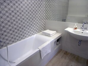 British Quarter studio (8, D. Lutsenko street) | Bathroom