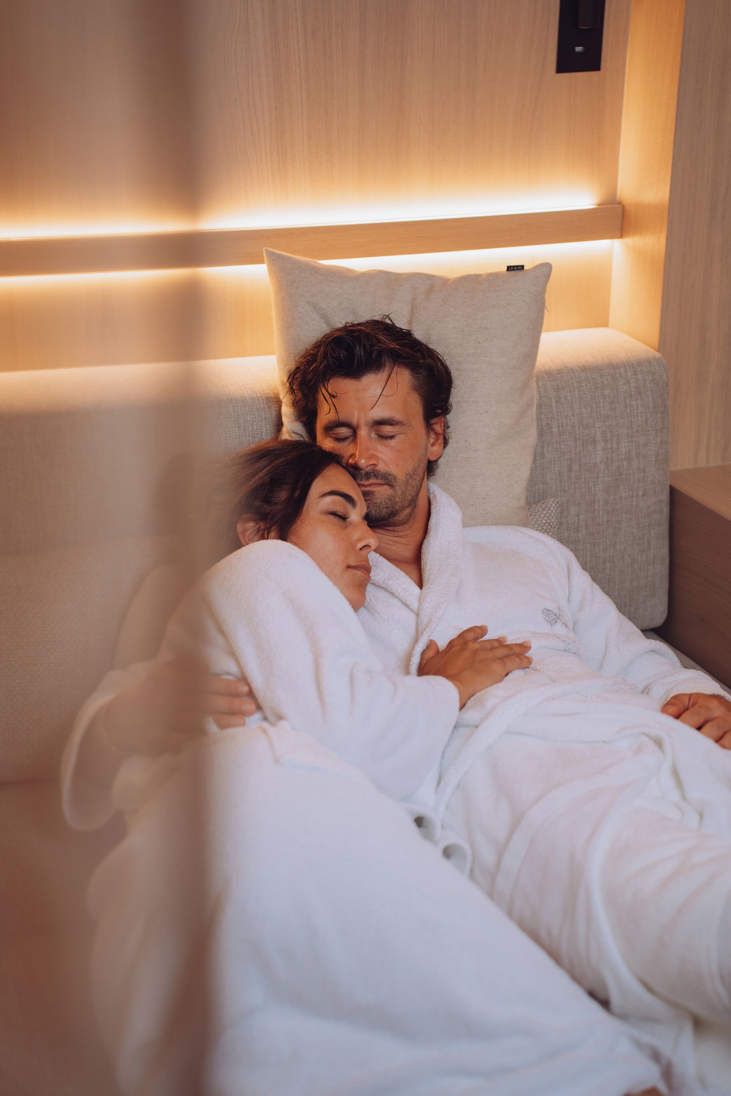 Sauna, Dampfbad, Körperbehandlungen, Warmsteinmassagen