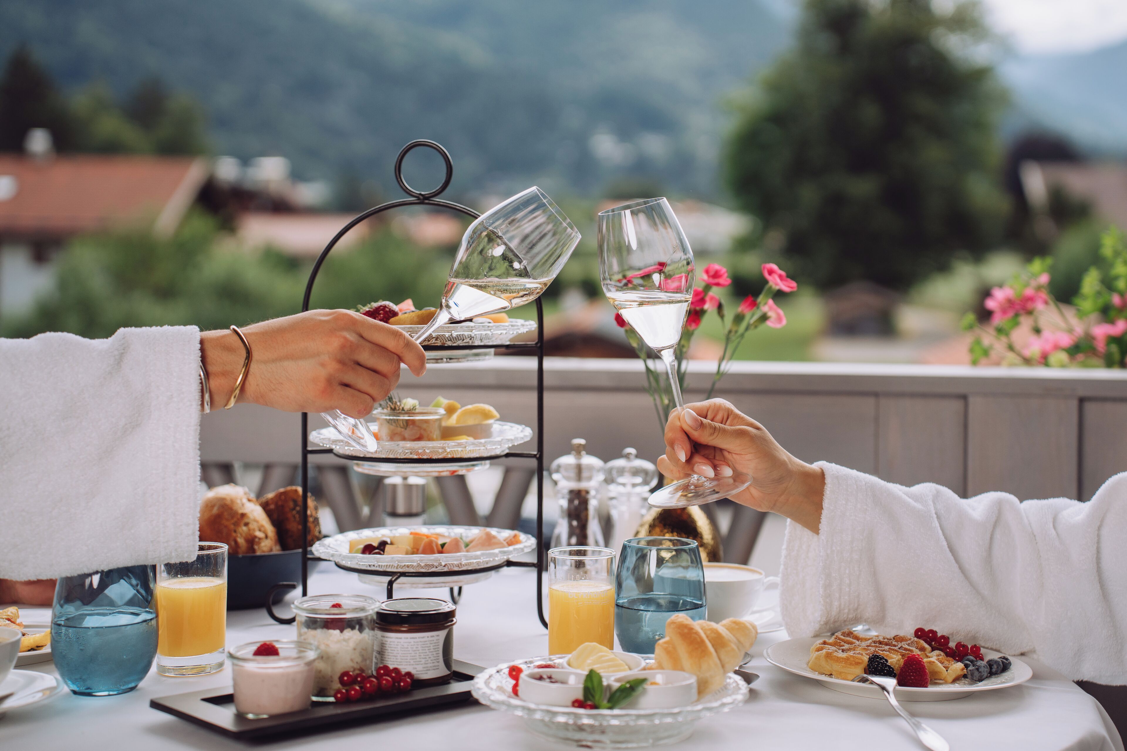 Free daily self-serve breakfast