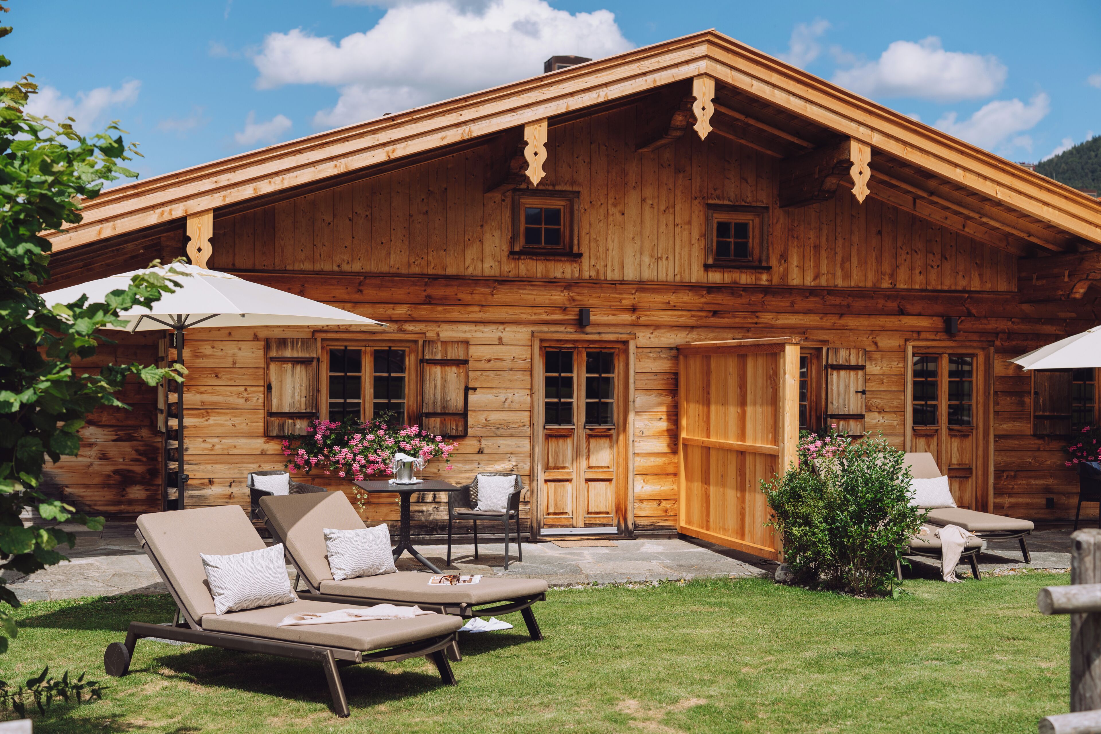 Alpen Alm Suite | أغطية فراش متميزة وخزنة داخل الغرفة ومكواة/لو ح كي وواي فاي مجانًا