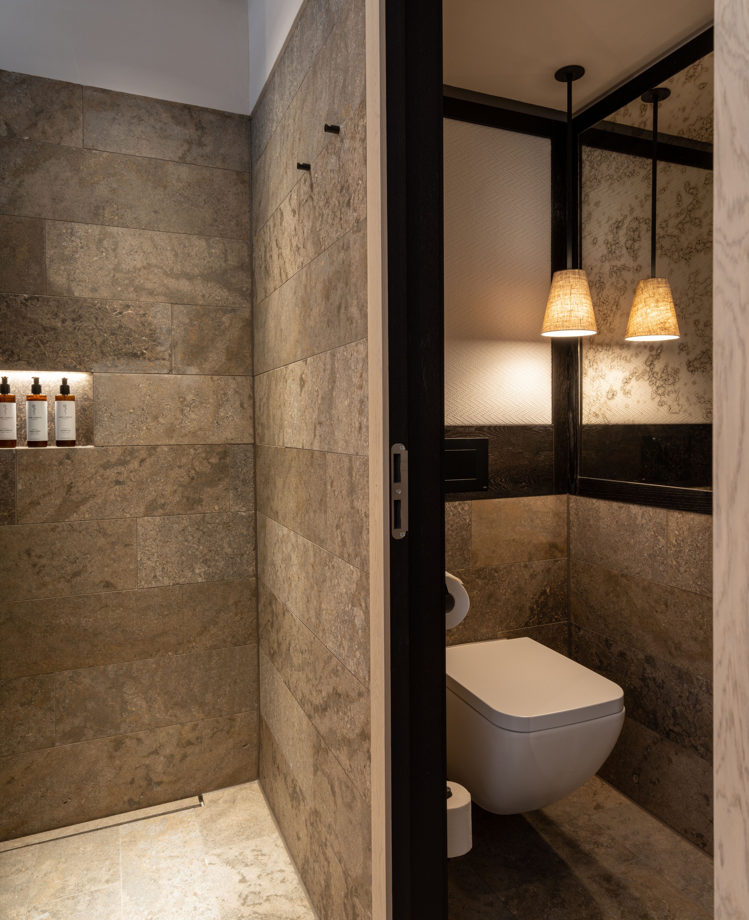 standard double room | bathroom | shower, rainfall showerhead, free toiletries, hair dryer