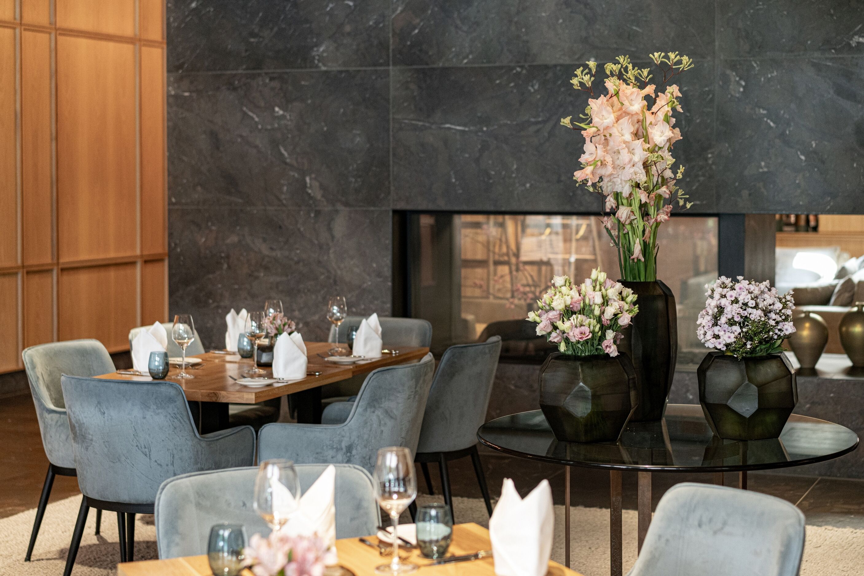 3 restaurants, lunch, dinner served; regional cuisine