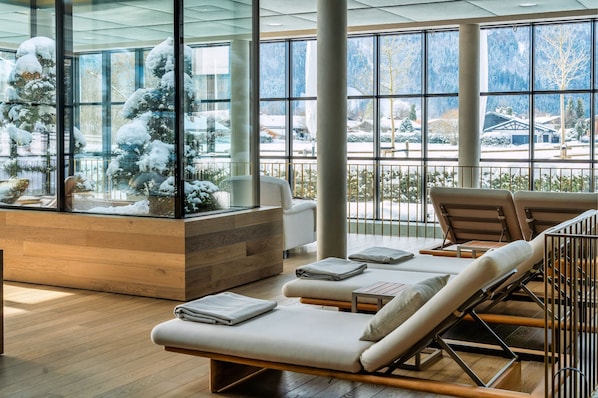 Sauna, bain de vapeur, soins du corps, massage aux pierres chaudes