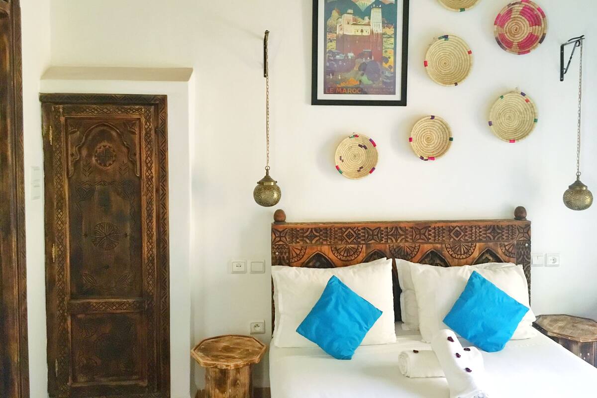 Comfort Double Room, 1 Bedroom, Non Smoking, City View | 1 bilik tidur, peti besi dalam bilik, meja, kalis bunyi 