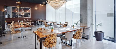 Breakfast, lunch, dinner served; Mediterranean cuisine