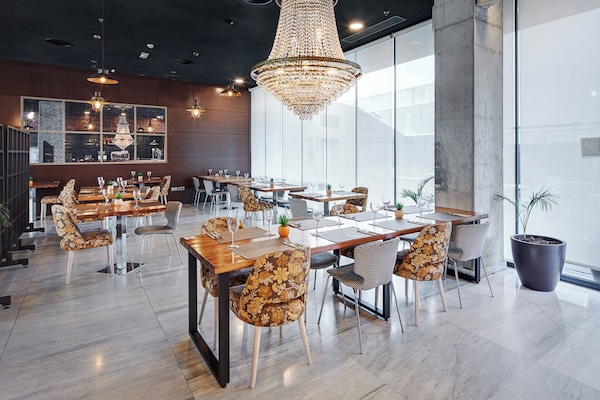 Breakfast, lunch, dinner served; Mediterranean cuisine