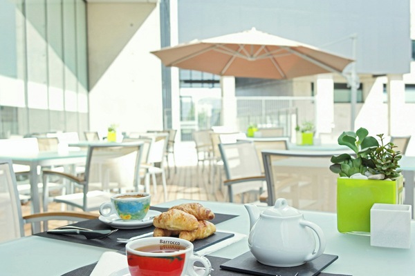 Petit déjeuner buffet servi tous les jours en supplément